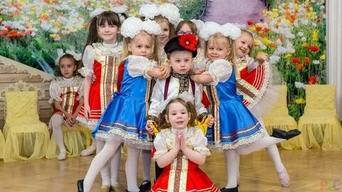 Воспитатель на утреннике