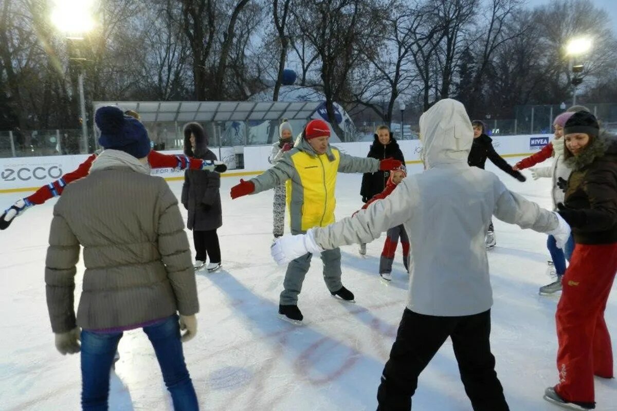 Каток в перово в перовском парке. Перовский парк каток билеты. Каток в перово в перовском парке. Перовский парк каток. Перовский парк зимой.