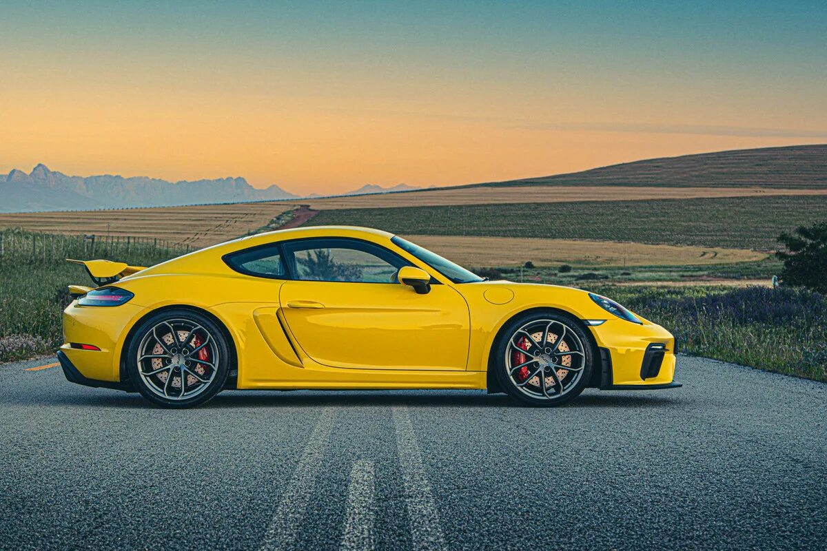 Gt4 max. Porsche Cayman gt4 2020. Порше 718 gt4. Porsche Cayman gt4 2021. Porsche 718 Cayman gt4.