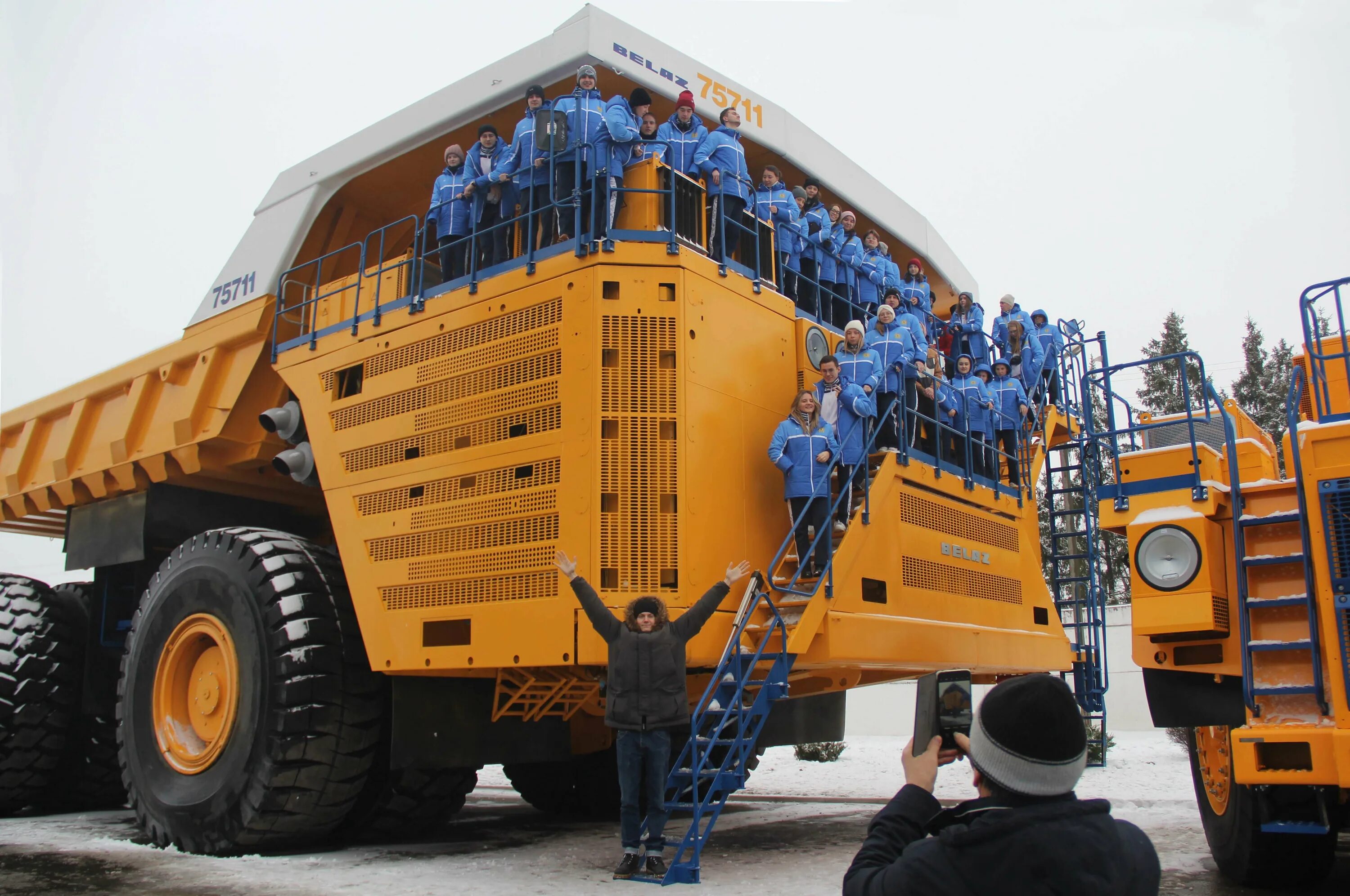 Белаз-75570. Колеса белаз 7547. Белаз 2023. Белаз 75589. Белаз-75710 самосвал.