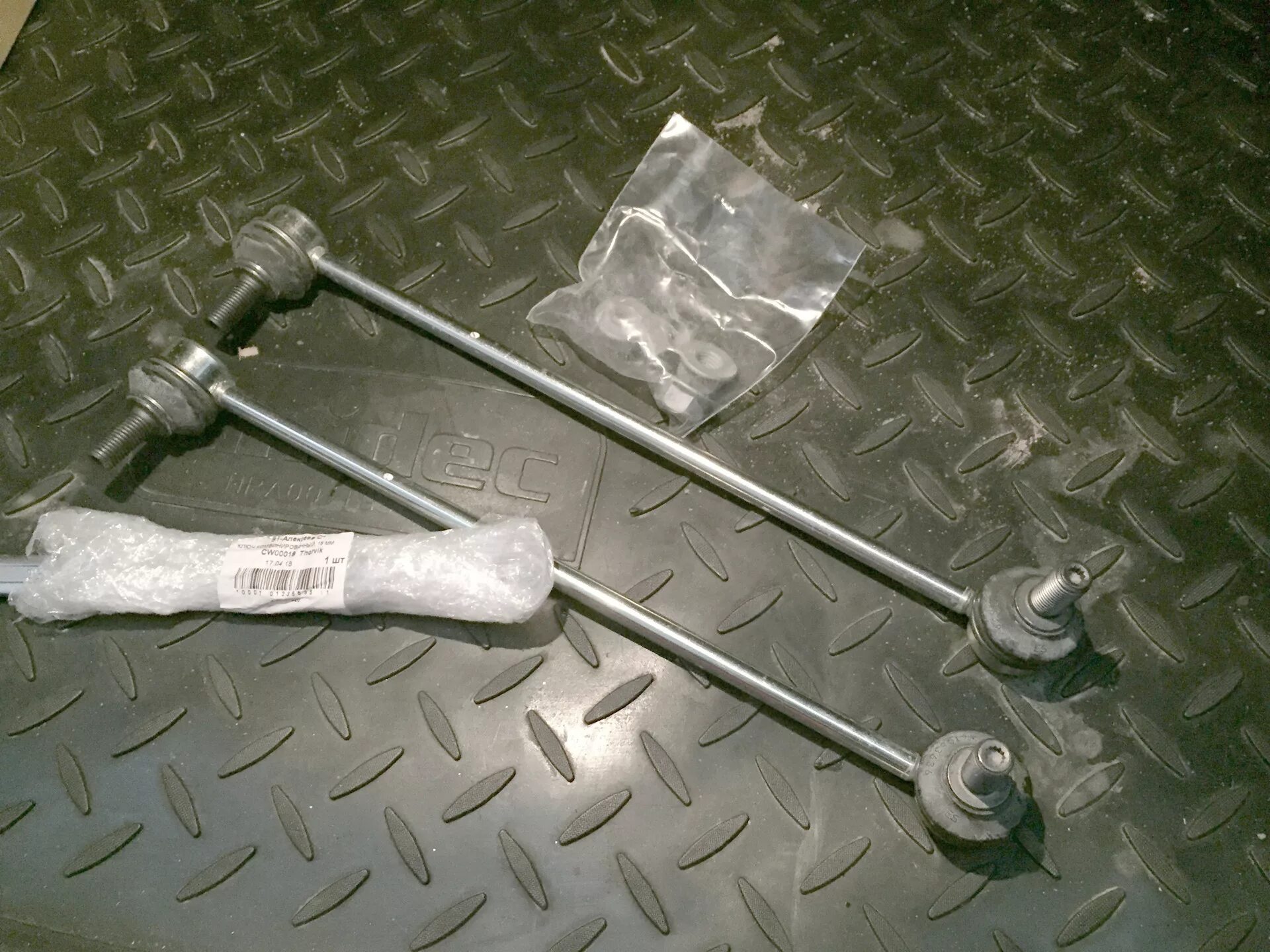 Фольксваген джетта передние стойки стабилизатора. Стойка стабилизатора фольксваген джетта 6. Фольксваген джетта передние стойки стабилизатора. Стабилизатор стойки джетта шесть. Стойка стабилизатора фольксваген джетта 6.