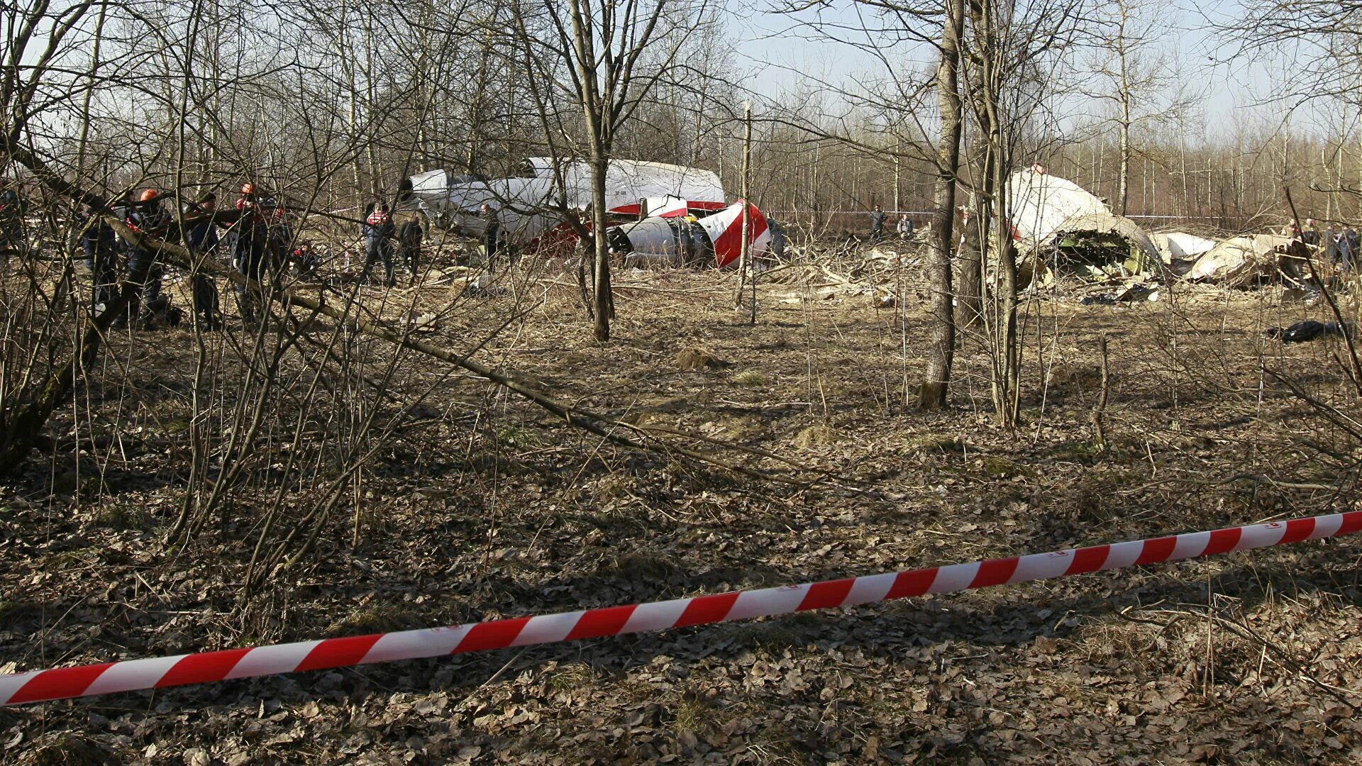 Разбился самолет президента. Крушение ту-154 под Смоленском. Ту 154 Качиньского крушение. Катастрофа ту-154 в Смоленске.