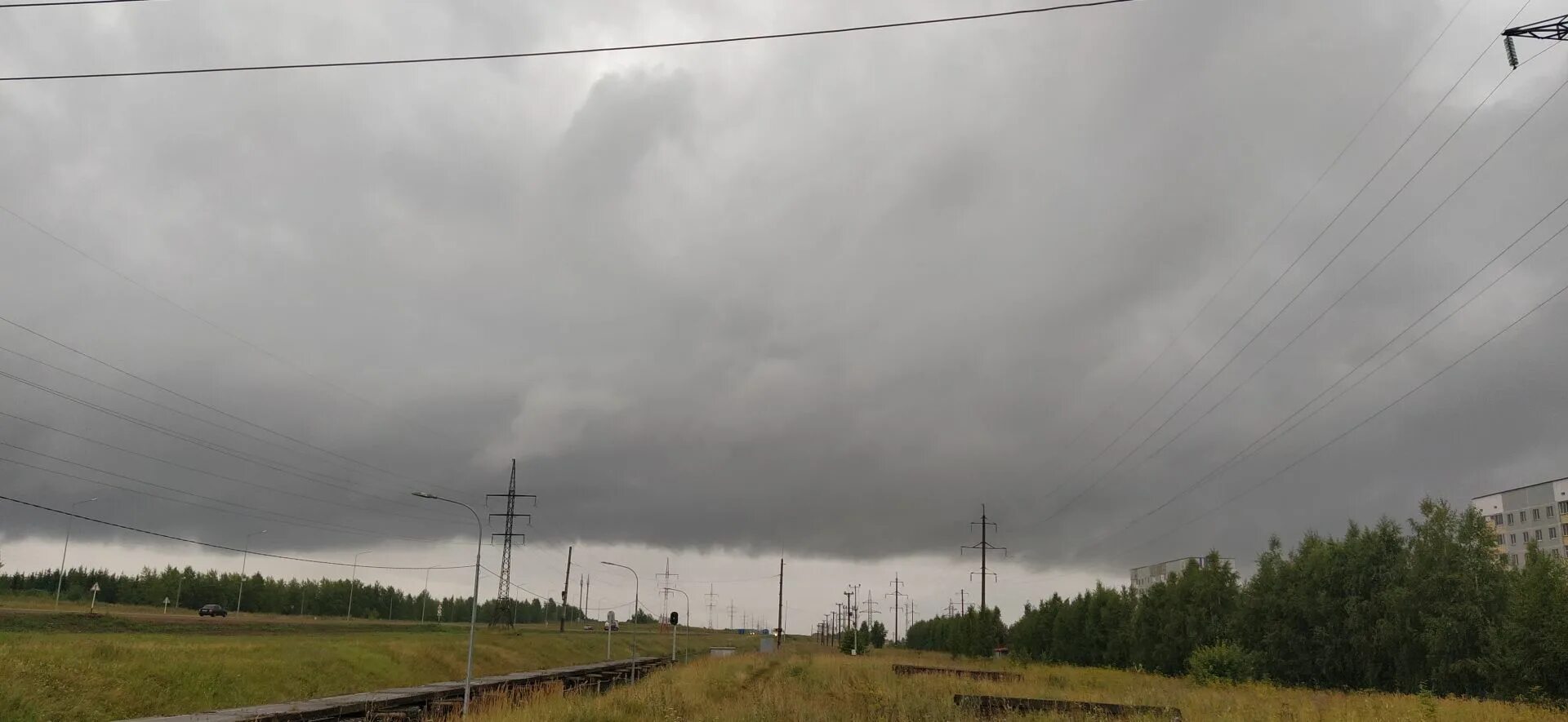 Месяц гроз. Полосовой дождь. Татарстан гроза дождь. Грозы град в Свердловской области. Дожди и грозы приходят в Татарстан.