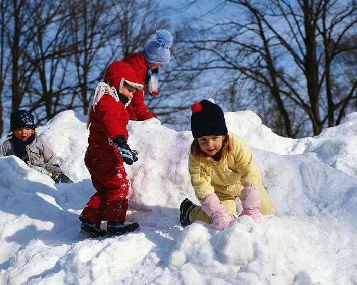 Развлечения зимой детям. Зимние развлечения. Снежные забавы для детей. Зимние развлечения для детей. Зимние забавы на свежем воздухе.