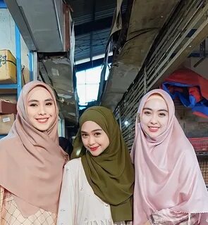 In fact, many netizens are captivated by their beauty. 