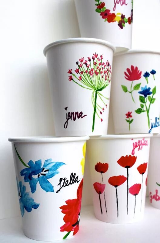 Cups flowers. Разрисованные стаканчики. Декор стаканчика для цветов. Картонный стакан. Бумажная чашка.