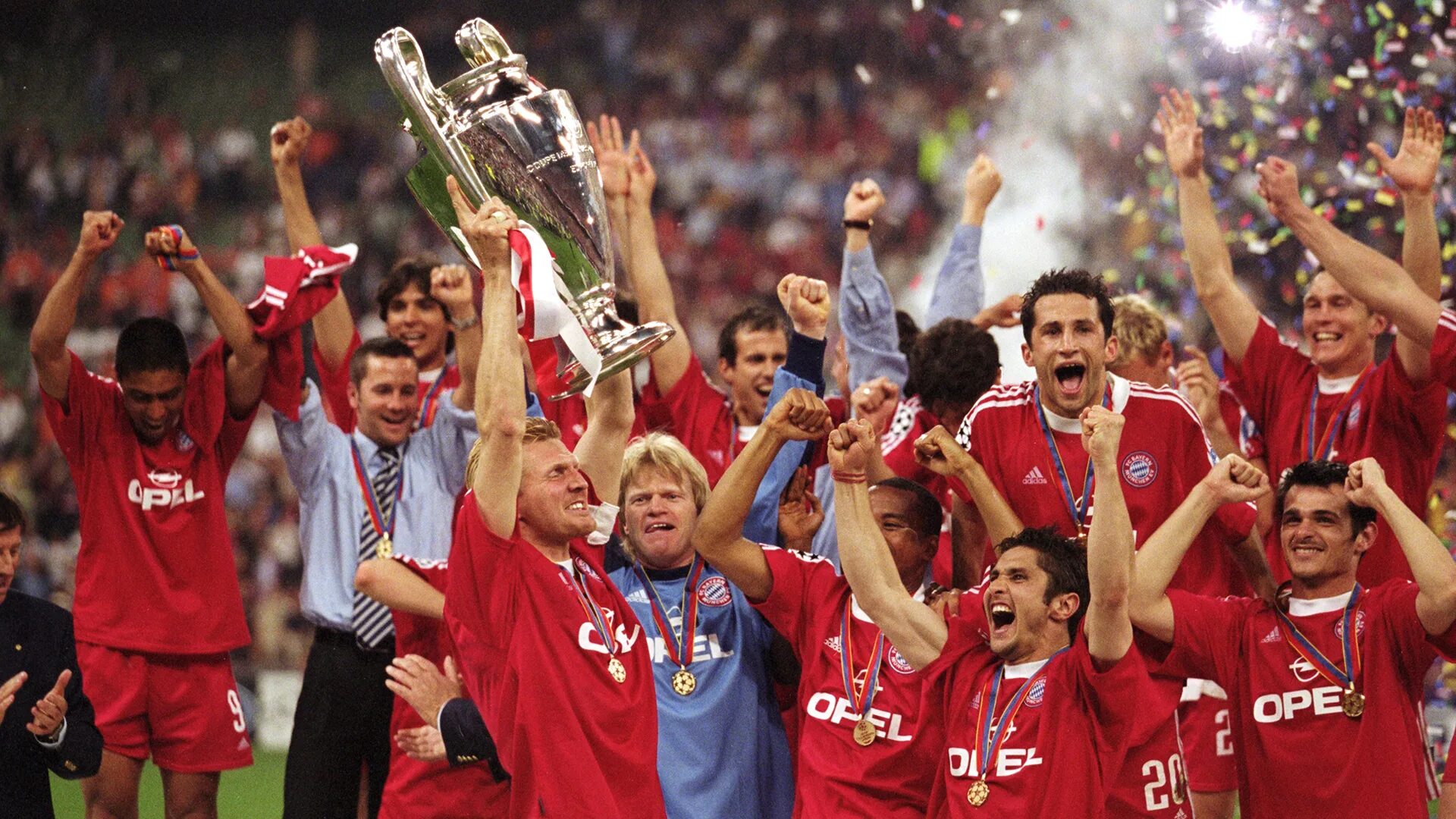 Уефа 2000. Бавария 2001 ЛЧ. Бавария Валенсия 2001 финал. Бавария победитель ЛЧ 2001. Финал Лиги чемпионов 2001.