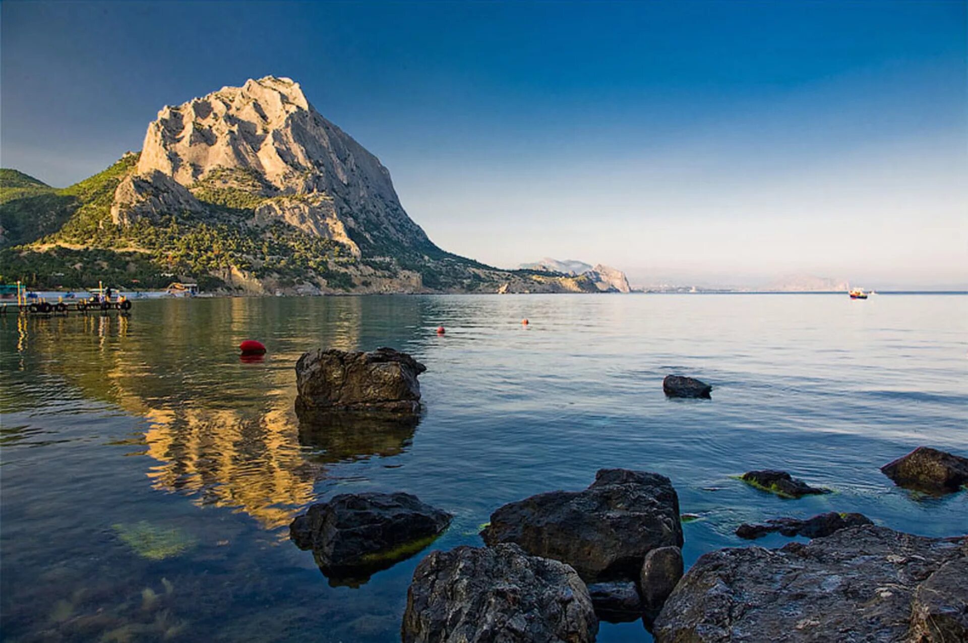 Америка новый свет. Бухта Ласпи каменный сад. Крым горы море. Скала 