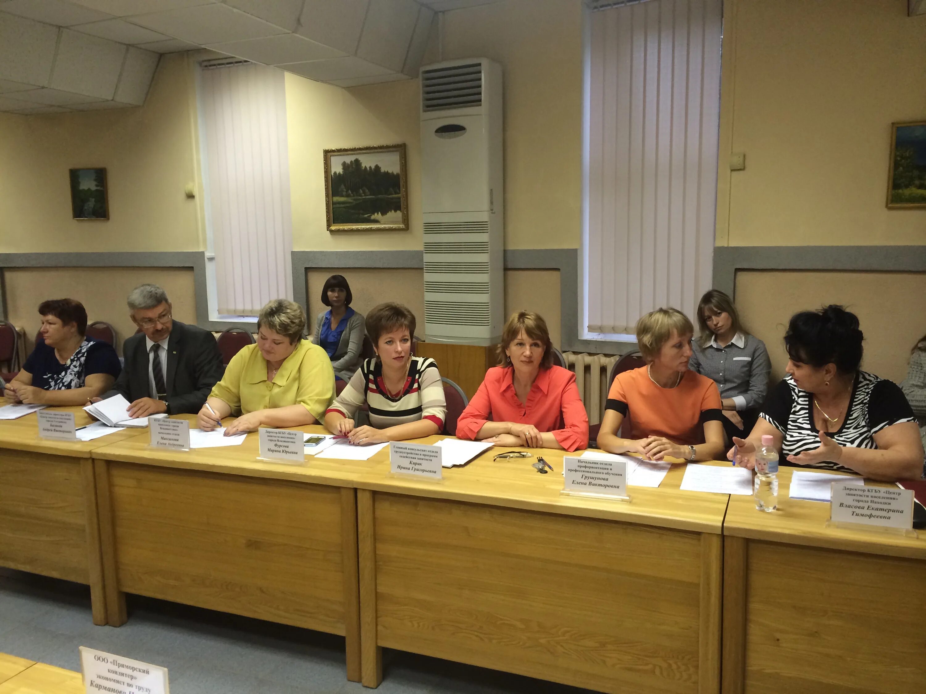 Министерство труда приморский край. Труда и социального развития приморского края. Рынок труда приморского края. Чибрикова елена павловна владивосток. Общественные наблюдатели приморский край встреча с губернатором.