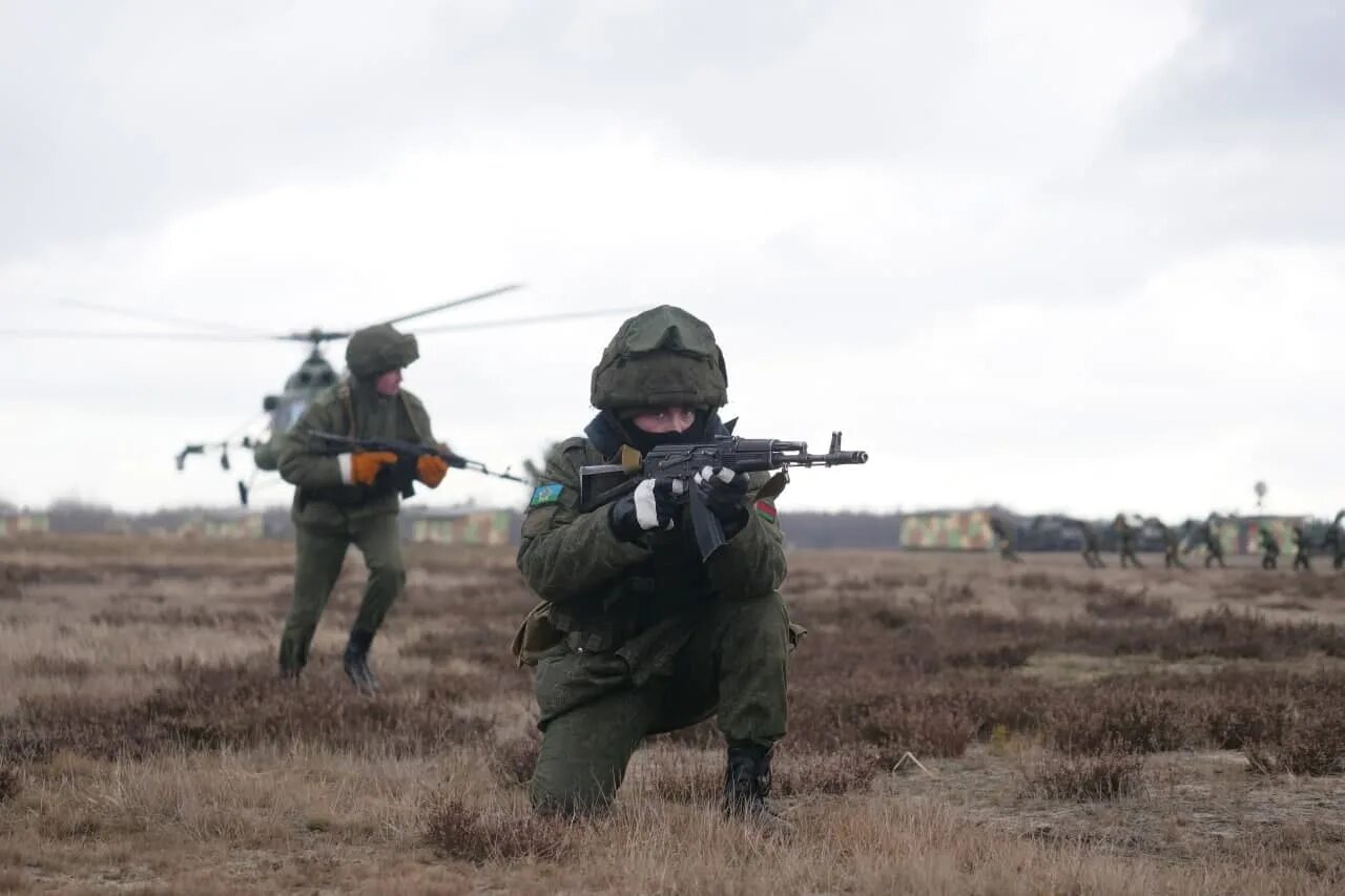 Десантники на полигоне. Армия Беларуси 2022. Военное построение. Военный домик. Брест военных