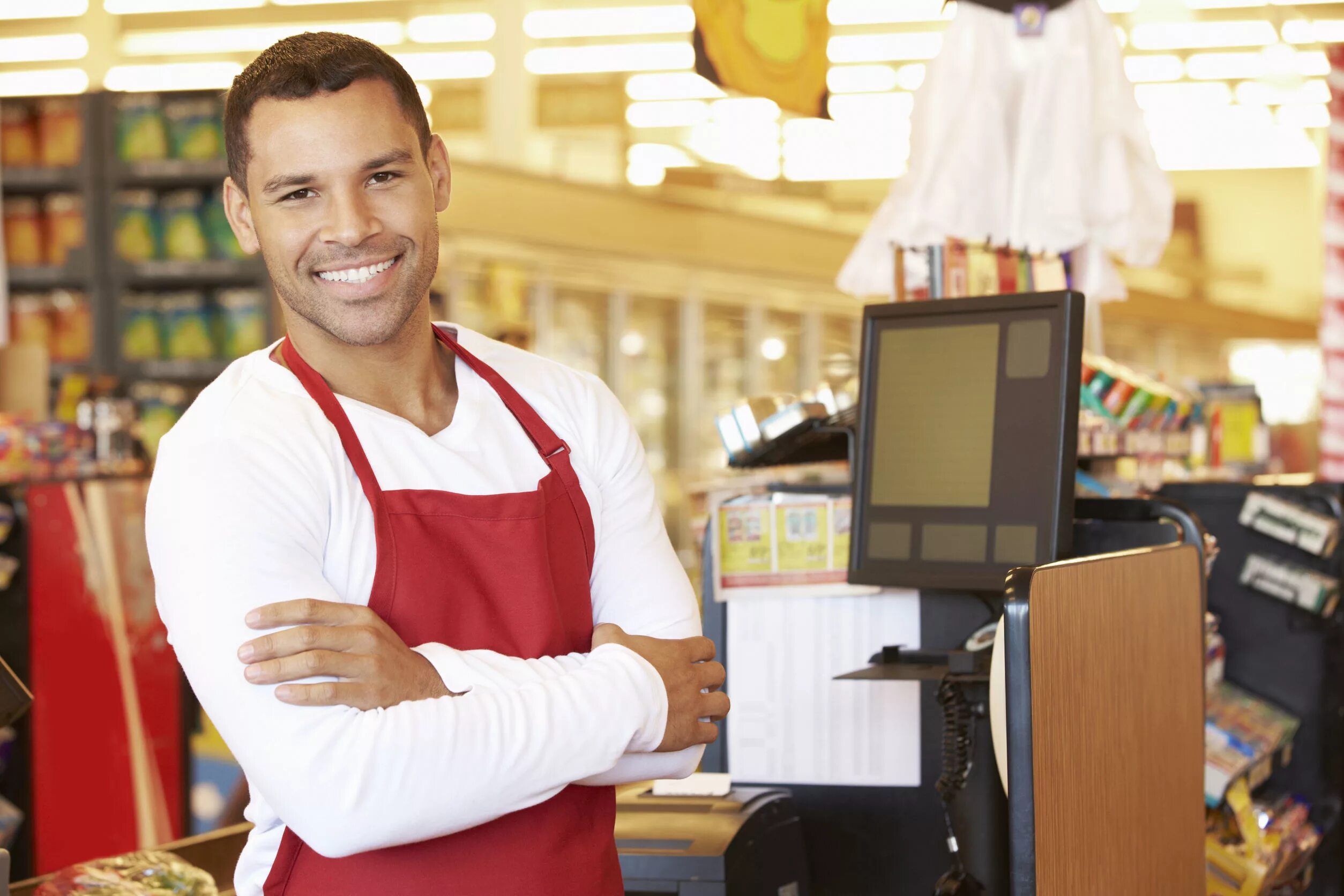 Shop assistant dialogue. Кассир мужчина. Продавец мужчина. Продавец в магазине мужчина. Парень за кассой.