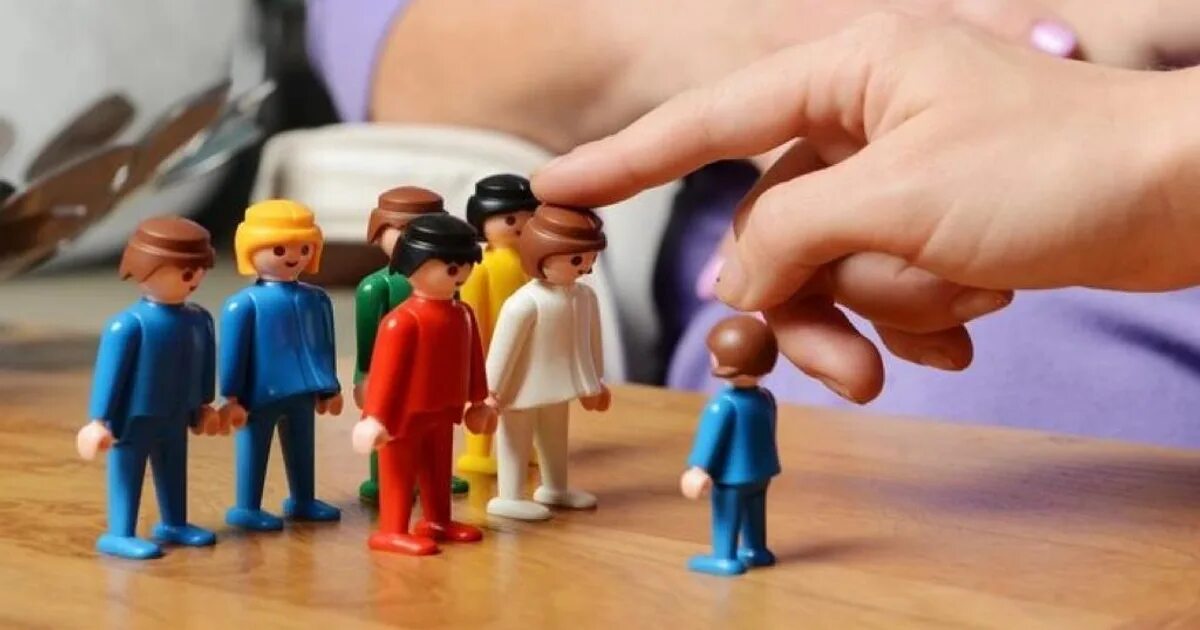 Хеллингер расстановки. Найм персонала. Менеджмент картинки для презентации. Расстановка берта хеллингера. Расстановки фото.