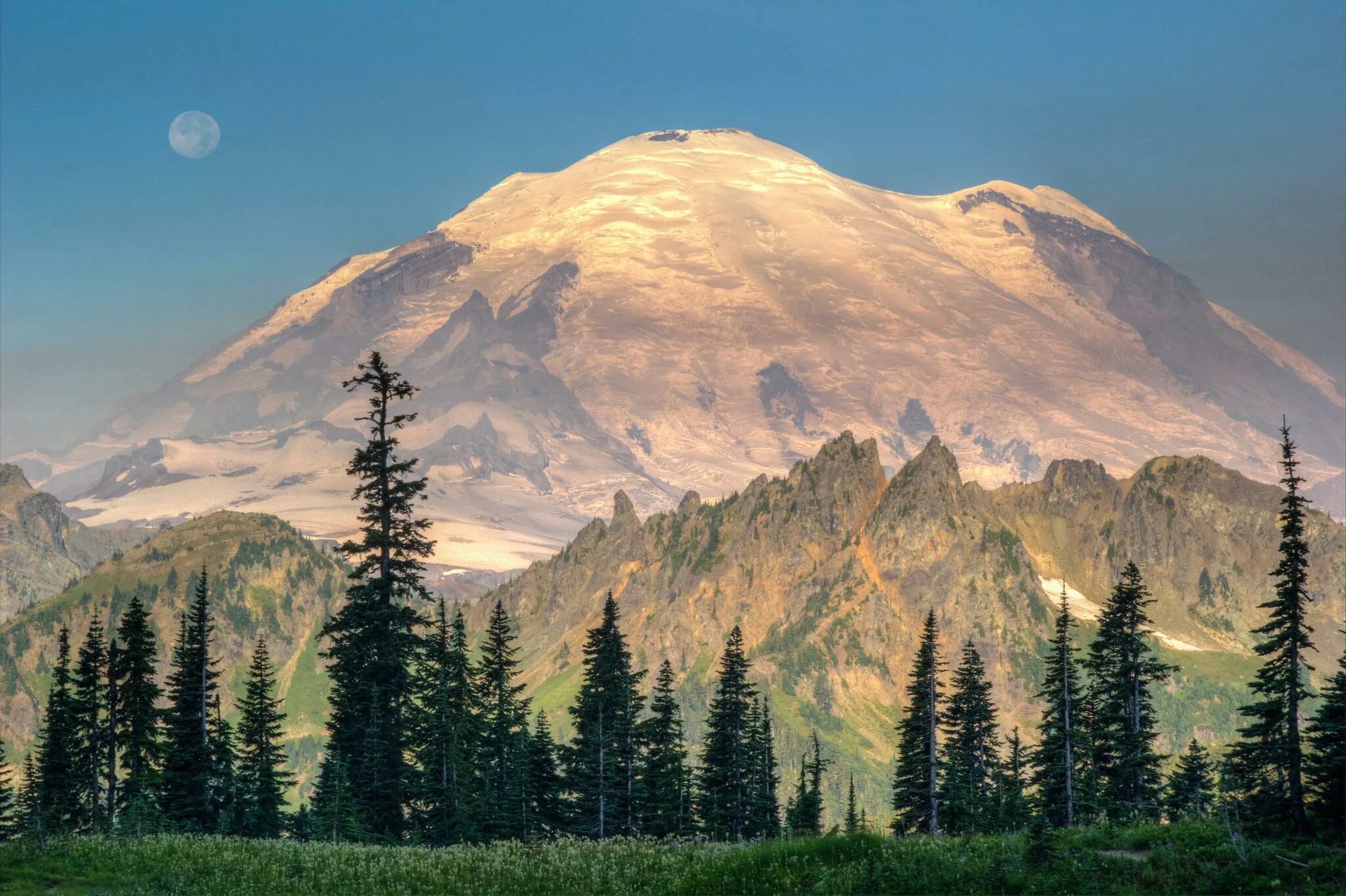 Mountain ancient mountain. Природа горы. Лес горы. Горы на заднем плане. Пейзаж с горами на заднем плане.