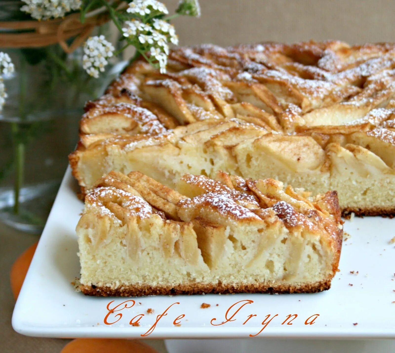 Яблочный пирог с безе. Яблочный тарт. Рецепт песочной шарлотки. Яблочный песочный пирог от юлии высоцкой. Шарлотка из песочного теста.