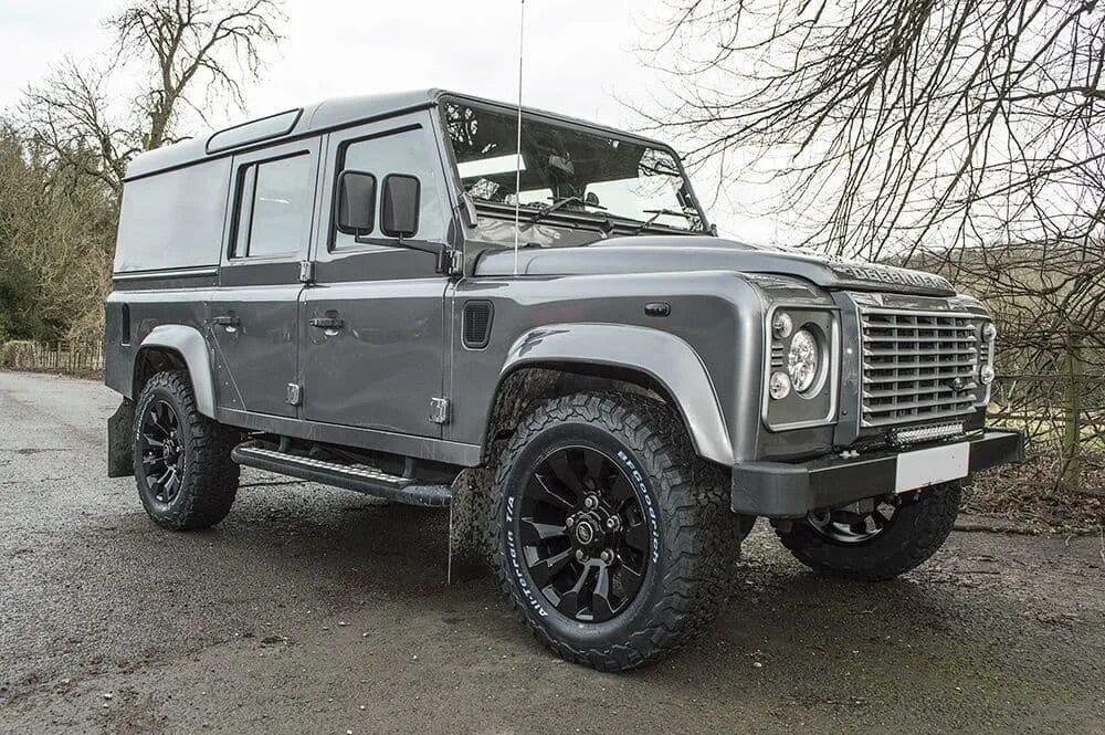 Колеса defender. Диски ленд Ровер Дефендер. Диски на Дефендер 110. Land Rover Defender r18 диски. Диски ленд Ровер Дефендер r16.