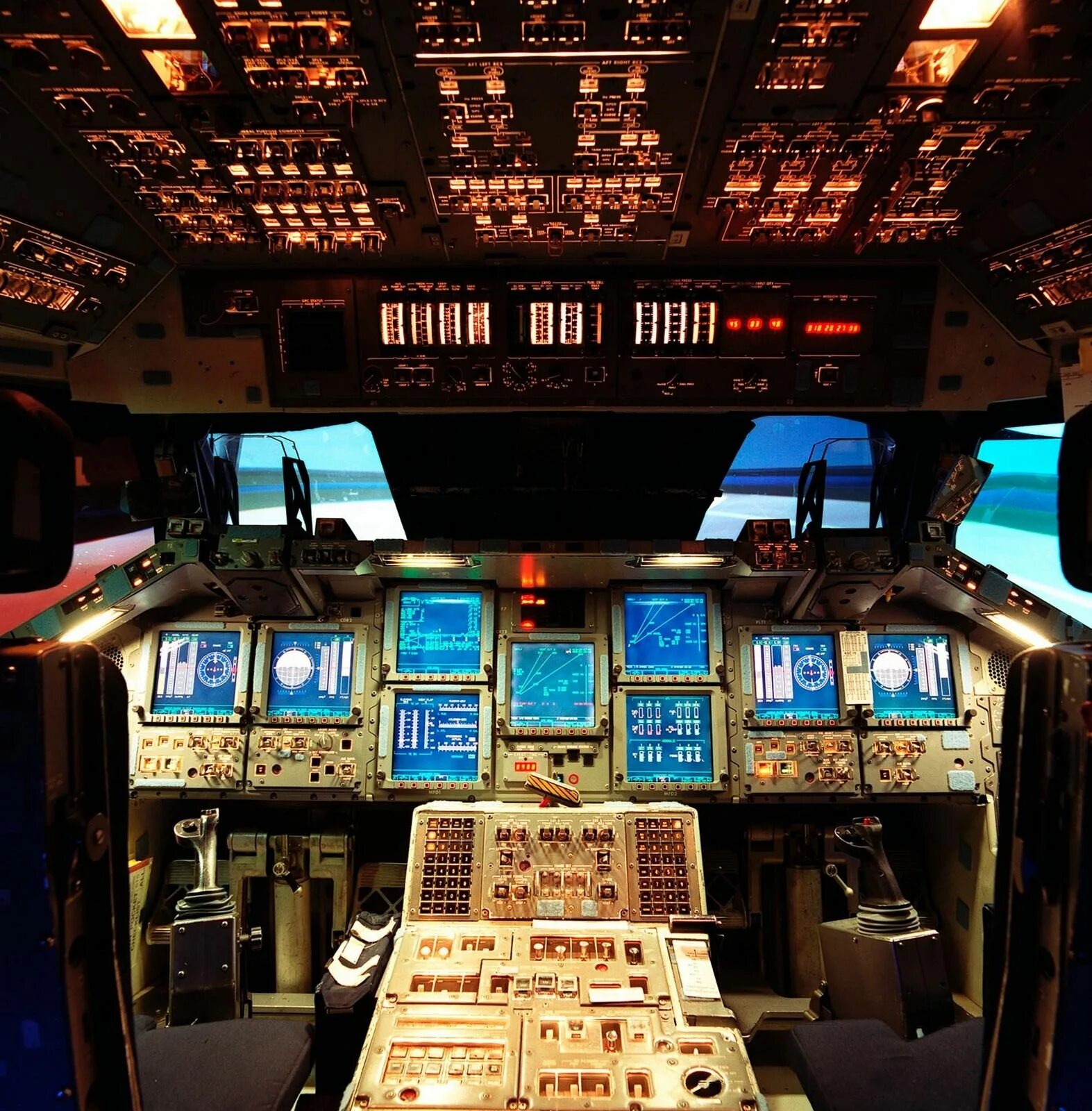 Кабина пилотов спейс шаттл. Panel space. Панель управления клиппер космического корабля. Кабина спейс шаттла. Пульт управления кораблем союз.