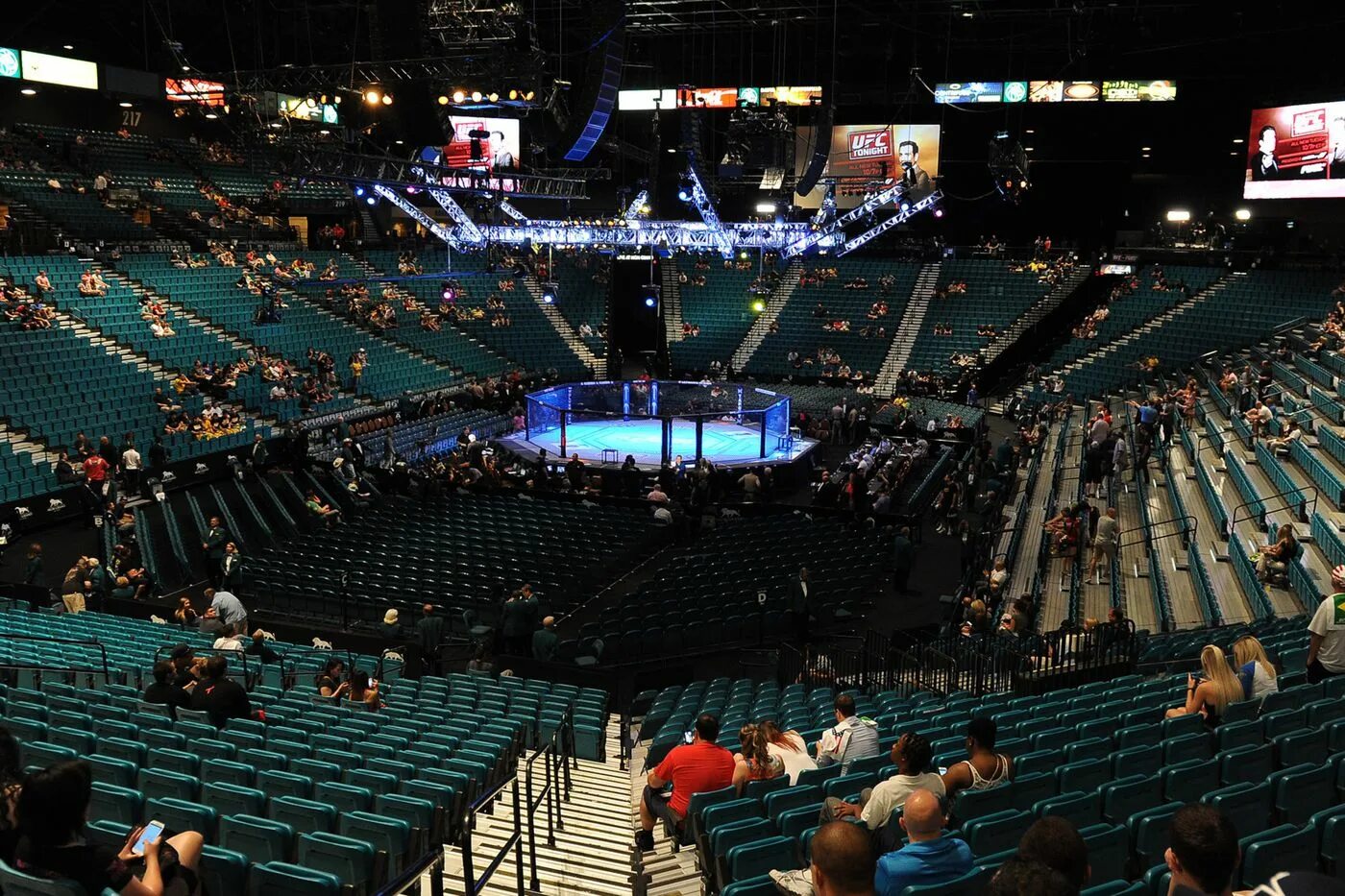 Джамал хилл. Лас вегас ufc. Mgm grand garden arena, лас-вегас. Джек шор боец. Ufc 273: волкановски - корейский зомби.