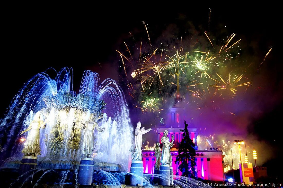 фейерверк на вднх сегодня. парк вднх 2022. каток вднх ночью. океанариум на вднх шоу с касатками. новый год на вднх отзывы.