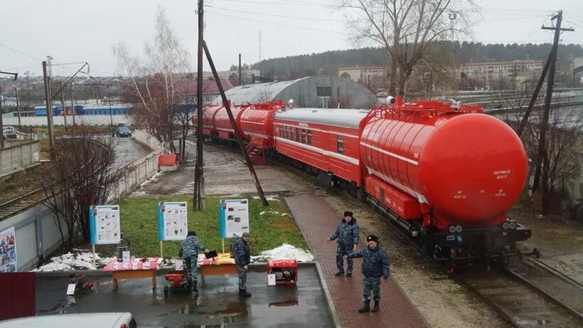 Поезд первоуральск тюмень. Пожарный поезд станция комбинатская. жд станция красноуфимск. пожарный поезд сухобезводное. пожарный поезд станции тихорецкая.