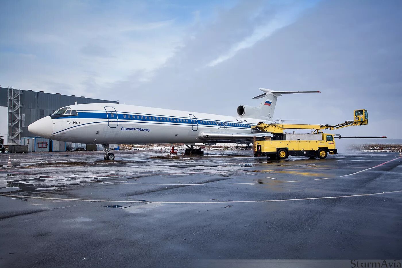 Самолет уфа новый. КРАСАВИА аэропорт. Ту-154 Красноярские авиалинии. КРАСАВИА Авиапарк самолеты. ЮТЭЙР аэропорт Уфа.
