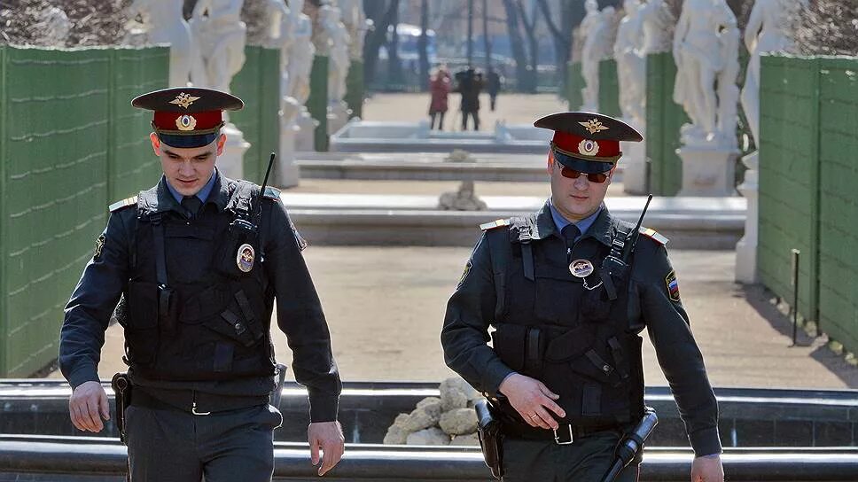 Полицейский на руси 9 букв. Полицейский. Российский полицейский. Современный полицейский. Полиция фото.