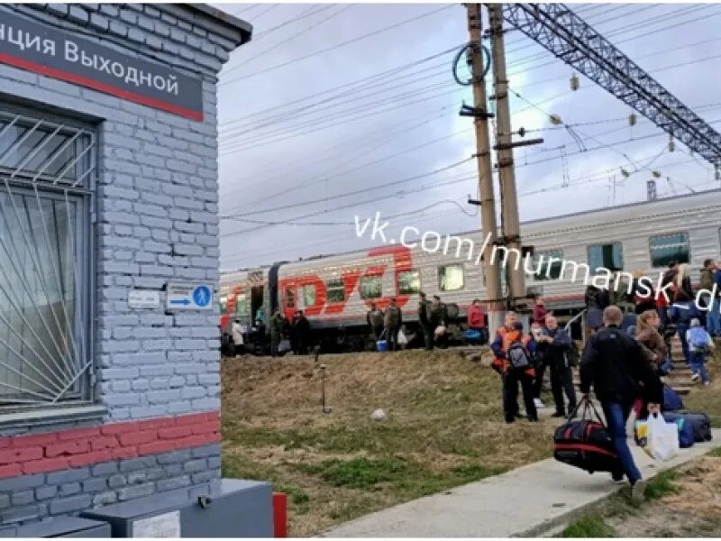 Станциями выходной. Мурманск станция кола. жд вокзал кола мурманская область. станция выходной мурманская область. выходной (станция).