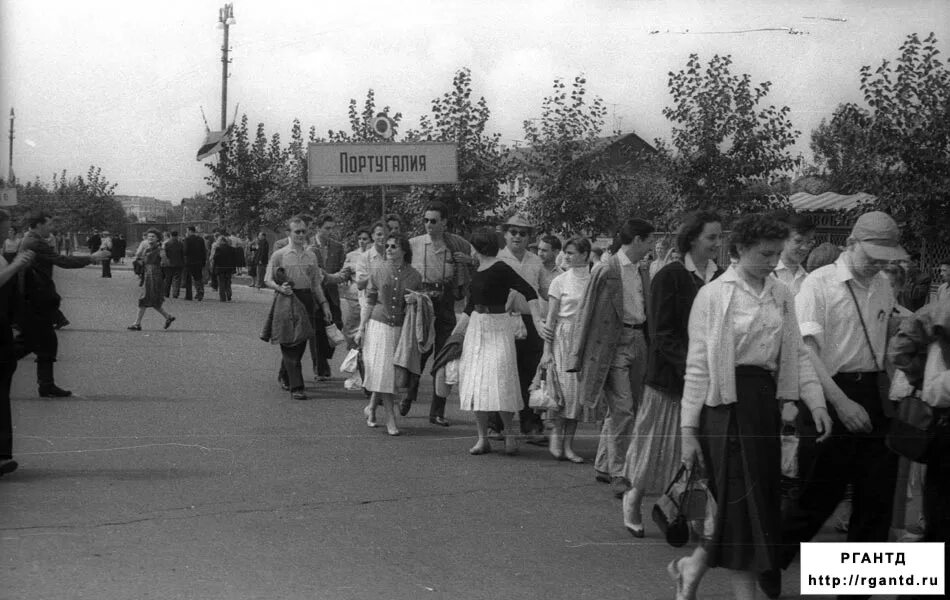 Фестиваль молодежи и студентов 1958. 1957 - vi всемирный фестиваль молодежи и студентов в москве.. молодёжный фестиваль 1957 в москве. фестиваль молодёжи и студентов в москве 1957. фестиваль молодёжи и студентов в москве 1957 танцы.