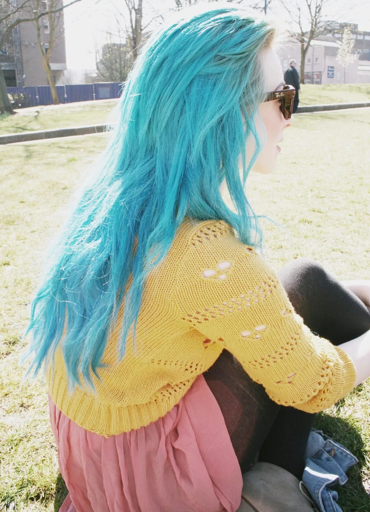 Синие волосы купить. Бирюзовые волосы. Сине желтые волосы. Девушка с бирюзовыми волосами. Желто голубые волосы.