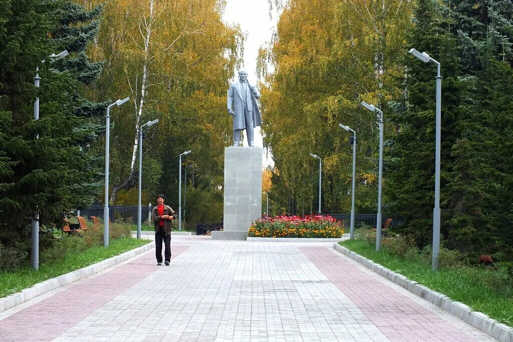 Белорецк улицы. Памятник Ленину в Белорецке. Сквер Ленина Белорецк. Парк Ленина Белорецк. Белорецк Белорецк улица в Ленина.