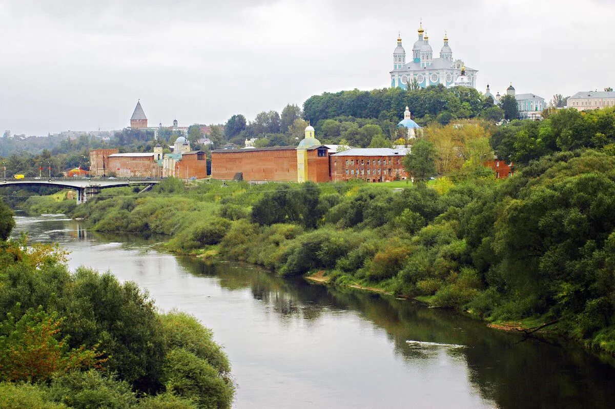 Численность безработных в тверской области. Население города смоленск. Численность населения смоленской области по годам таблица. Численность населения города смоленск. Население тюмени на 2021 численность.