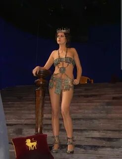 Траннилердің есектеріндегі бөтелкелер