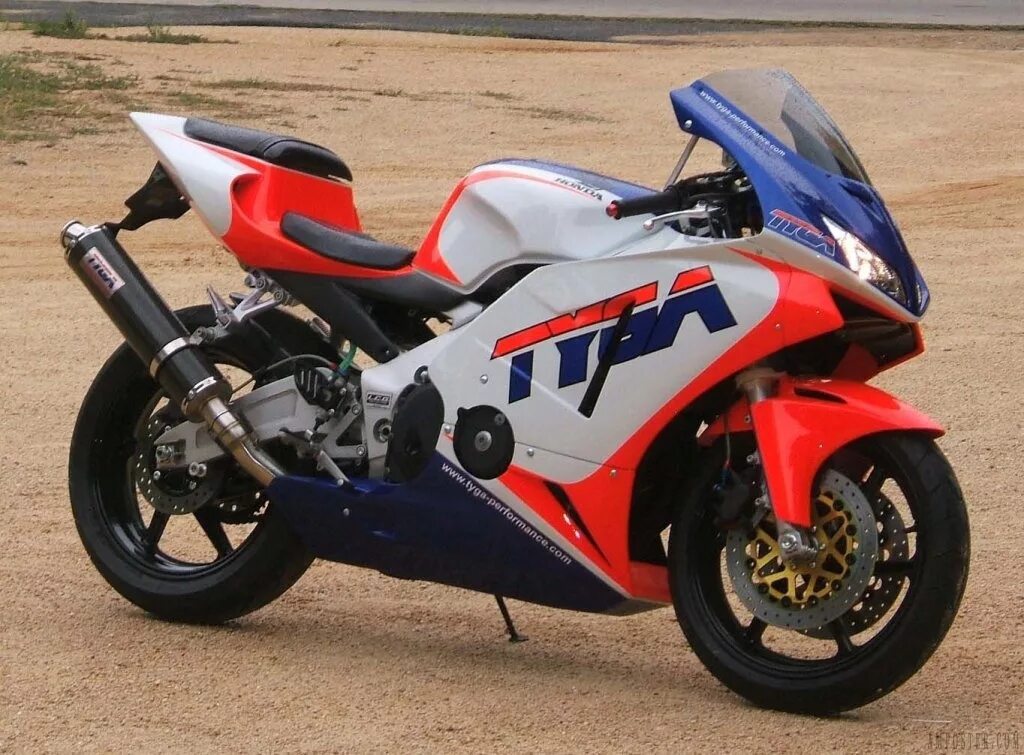 Honda sbr. Хонда СБР 400. Мотоцикл Honda CBR 400. Honda cbr400rr nc29. Хонда СБР 400 рр.