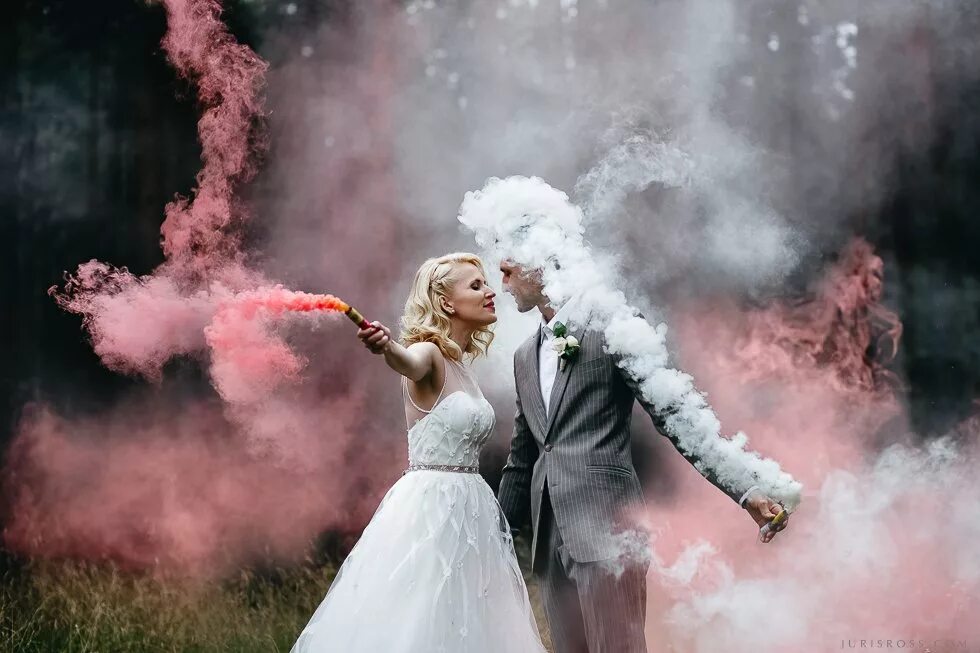 свадебная фотосессия с белым дымом. дым белый предложение. фотосессия с белым дымом. белый дым. дым белый предложение.