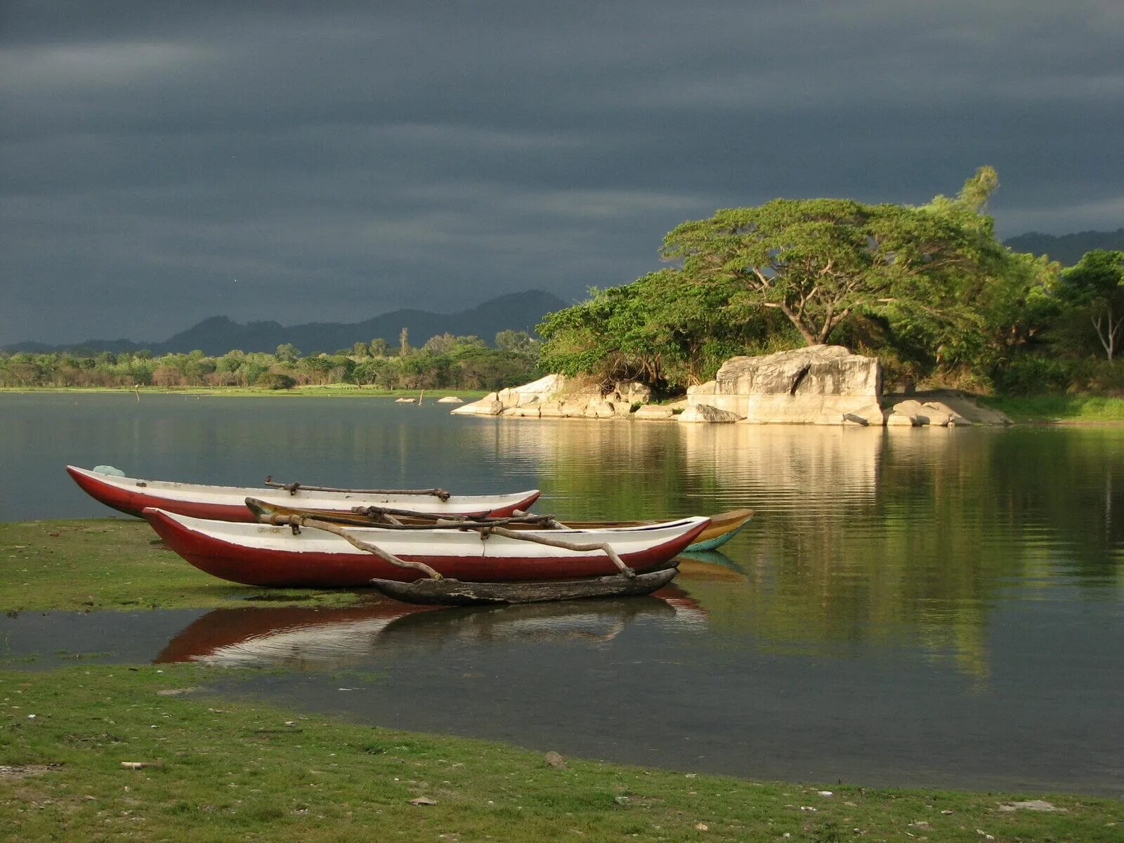 Жизнь на острове Батангас. Ancient Lake.