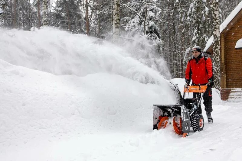 Уборка снега снегоуборочной техникой. Снегоуборщик Verton Ice SB-1576lte. Снегоуборщик электрический Texas Snow Buster 390.