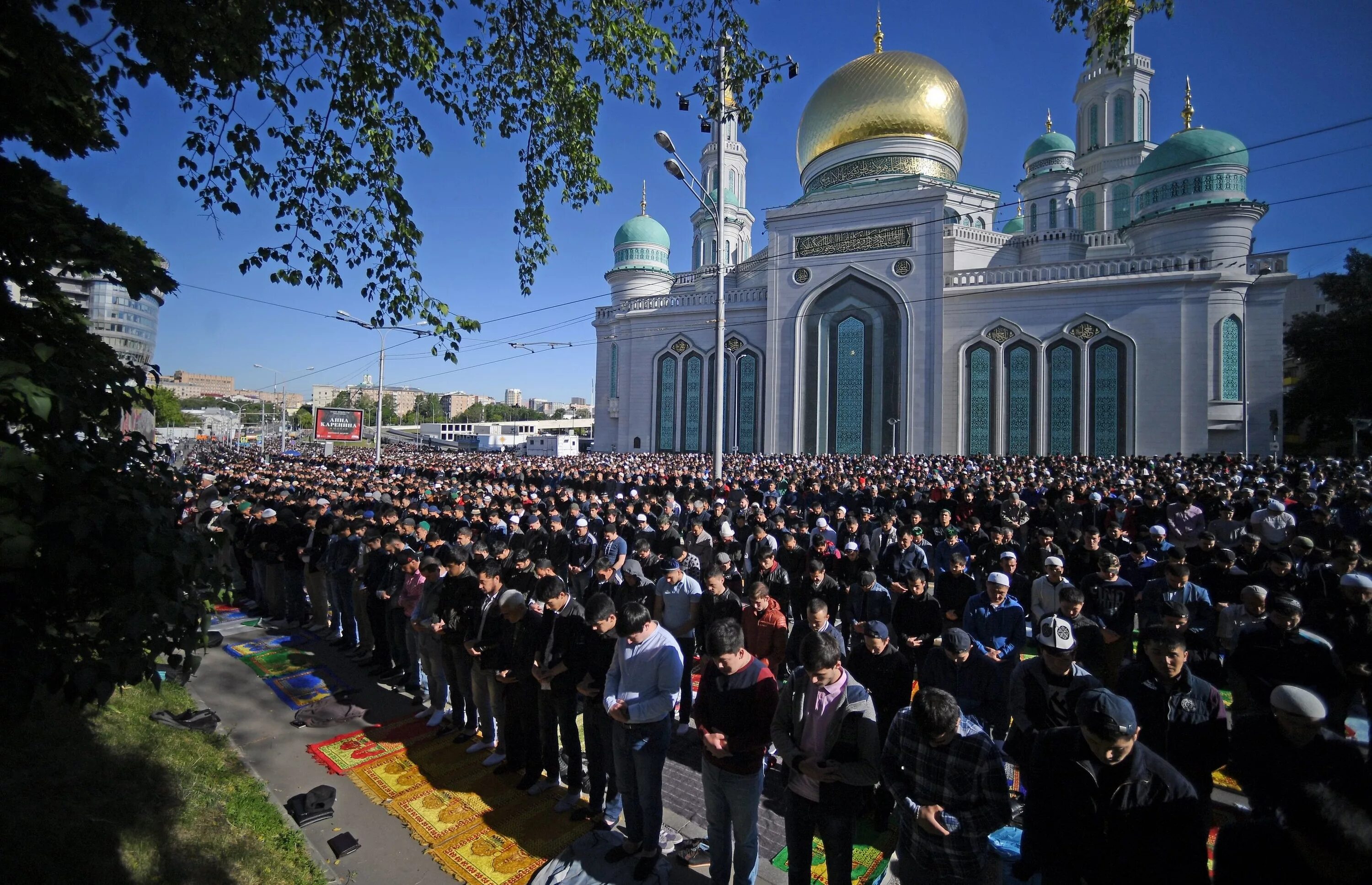 Окончание мусульманского. Рамадан Соборная мечеть Москвы. Ураза-байрам 2022 Москва.