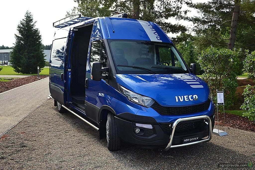 Ивеко Дейли. Iveco Daily микроавтобус. Ивеко Дейли фургон. Ивеко Daily 65c15н. Купить ивеко дейли автобус бу