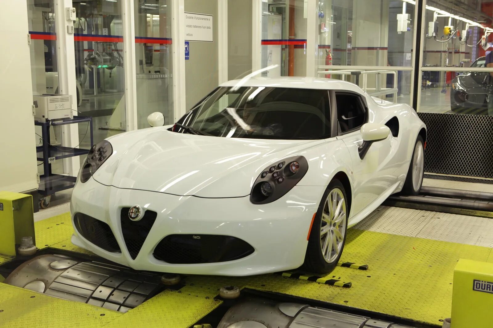 Завод Альфа Ромео в Италии. Фабрика Alfa Romeo. Производство Альфа Ромео. Итальянские автомобили 2020.