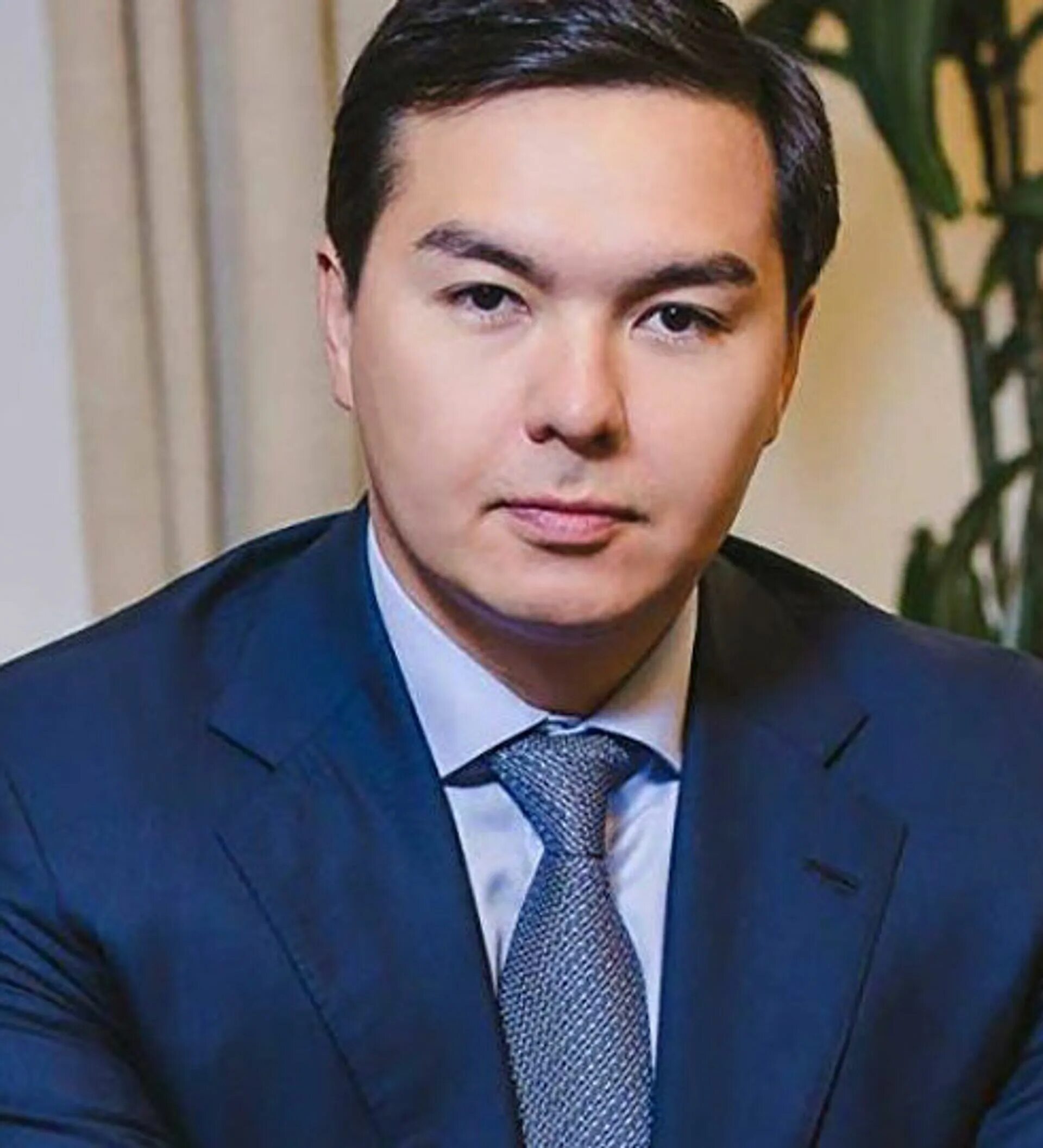 Нурали отзывы. Нурали алиев. айсултан рахатович назарбаев. нурали назарбаев. нурали алиев внук назарбаева.