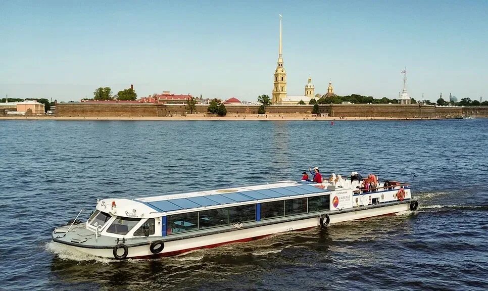 Речные прогулки по неве в санкт-петербурге. Питер теплоходные экскурсии. Прогулка на теплоходе «северная венеция»: реки, каналы и мосты. Теплоход москва на реке неве. Речные прогулки по неве в санкт-петербурге.