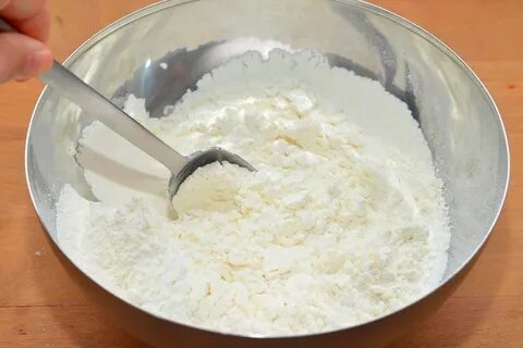 Тесто замешиваю ложкой