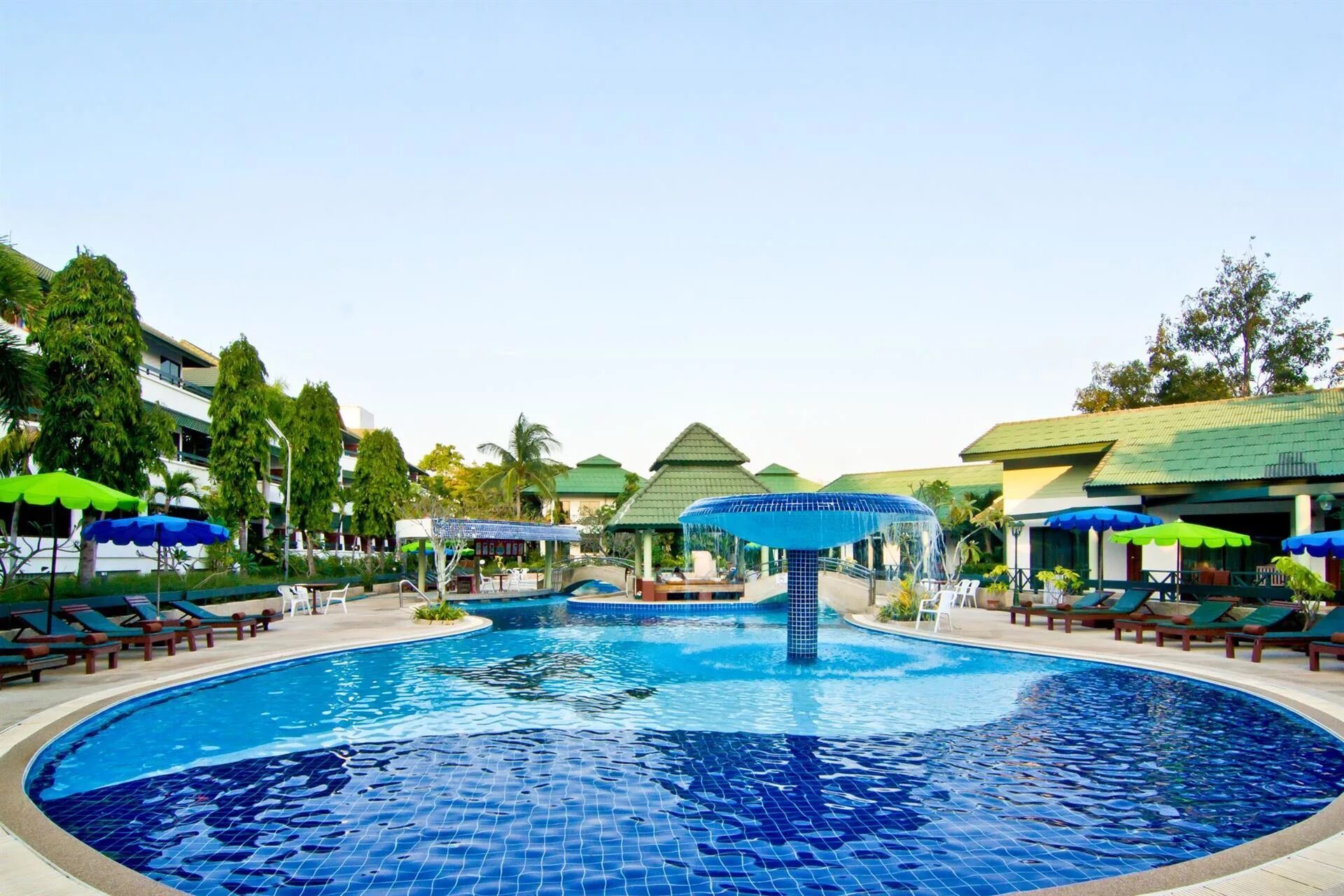 Grand jomtien отзывы. Джомтьен палас паттайя. Отель гранд джомтьен палас. Grand jomtien palace 3 таиланд паттайя. Джомтьен тайланд пляж.