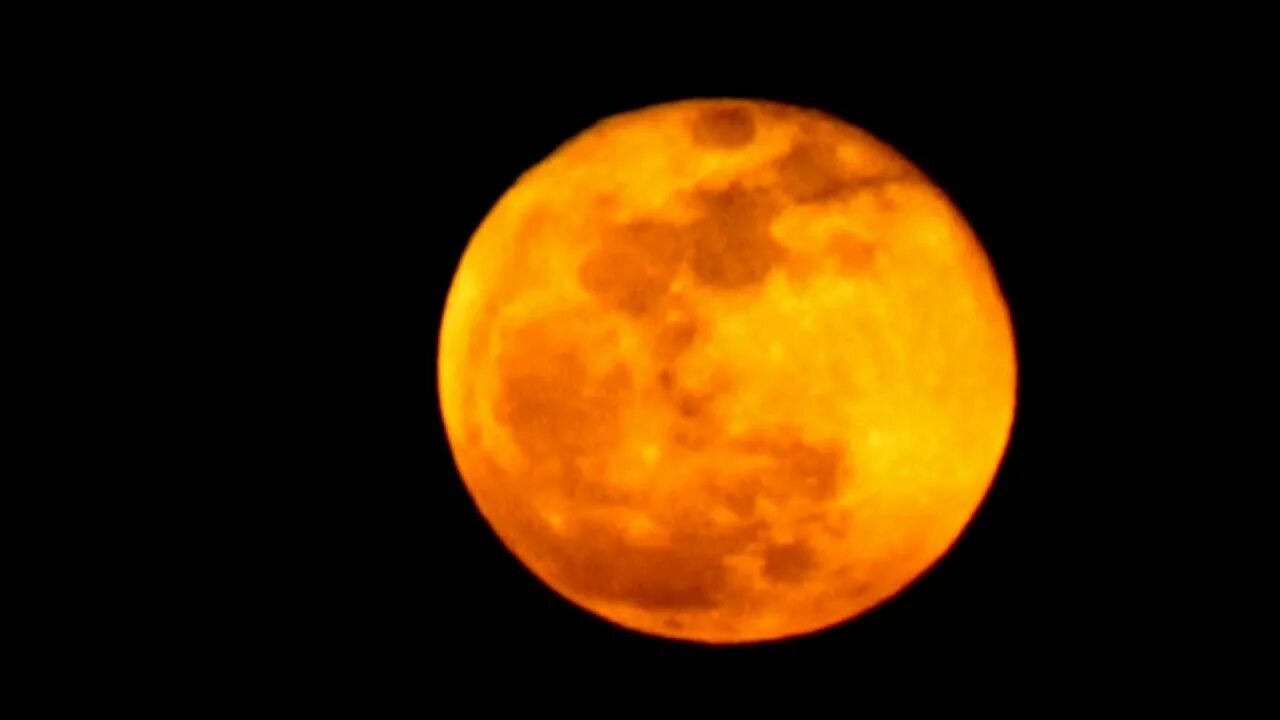 Большая оранжевая луна. Оранжевая Луна. Оранжевая Луна фото. Луна время х. Как выглядит оранжевая Луна.