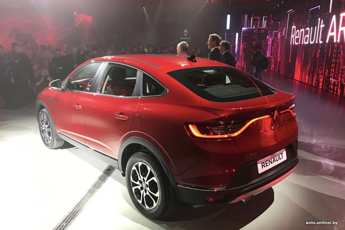 Два стильных кроссовера: Haval F7 против Renault Arkana