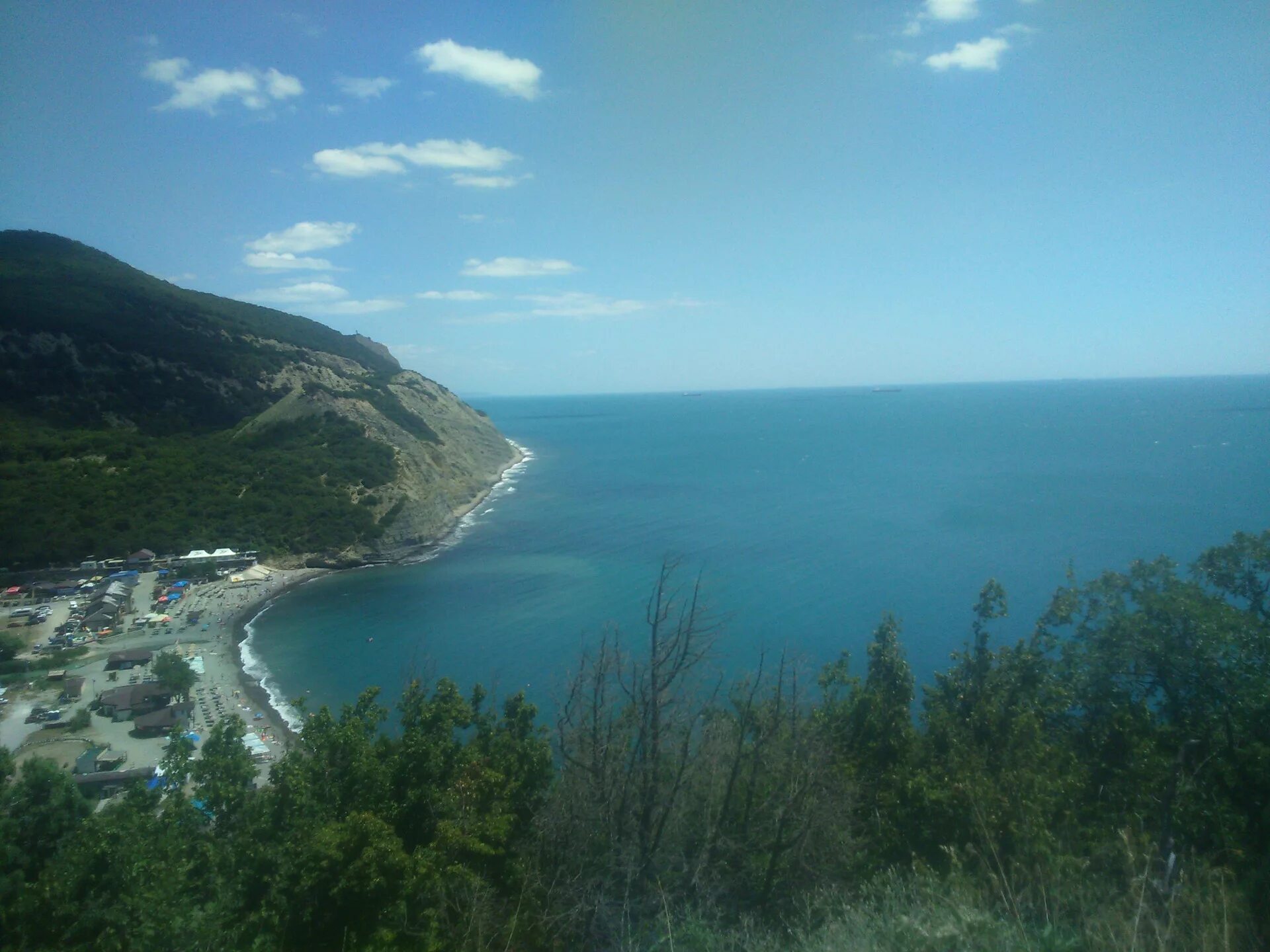 Кемпинг дюрсо. Черное море Абрау Дюрсо. Абрау Дюрсо море. Бухта Абрау Дюрсо. Поселок Абрау Дюрсо море.