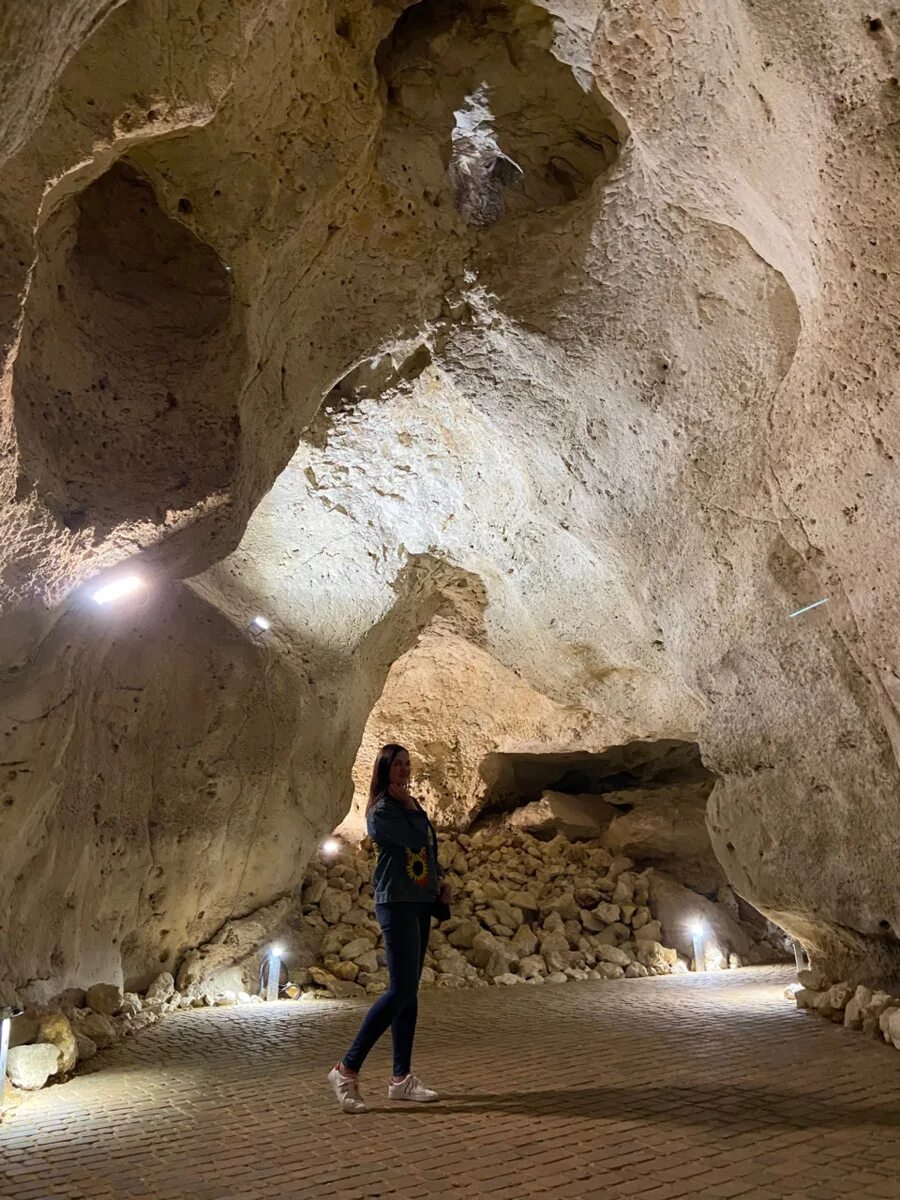 Пещера таврида экскурсии. Пещера Таврида в Крыму. Пещера Таврида музей. Зуя пещера Таврида.