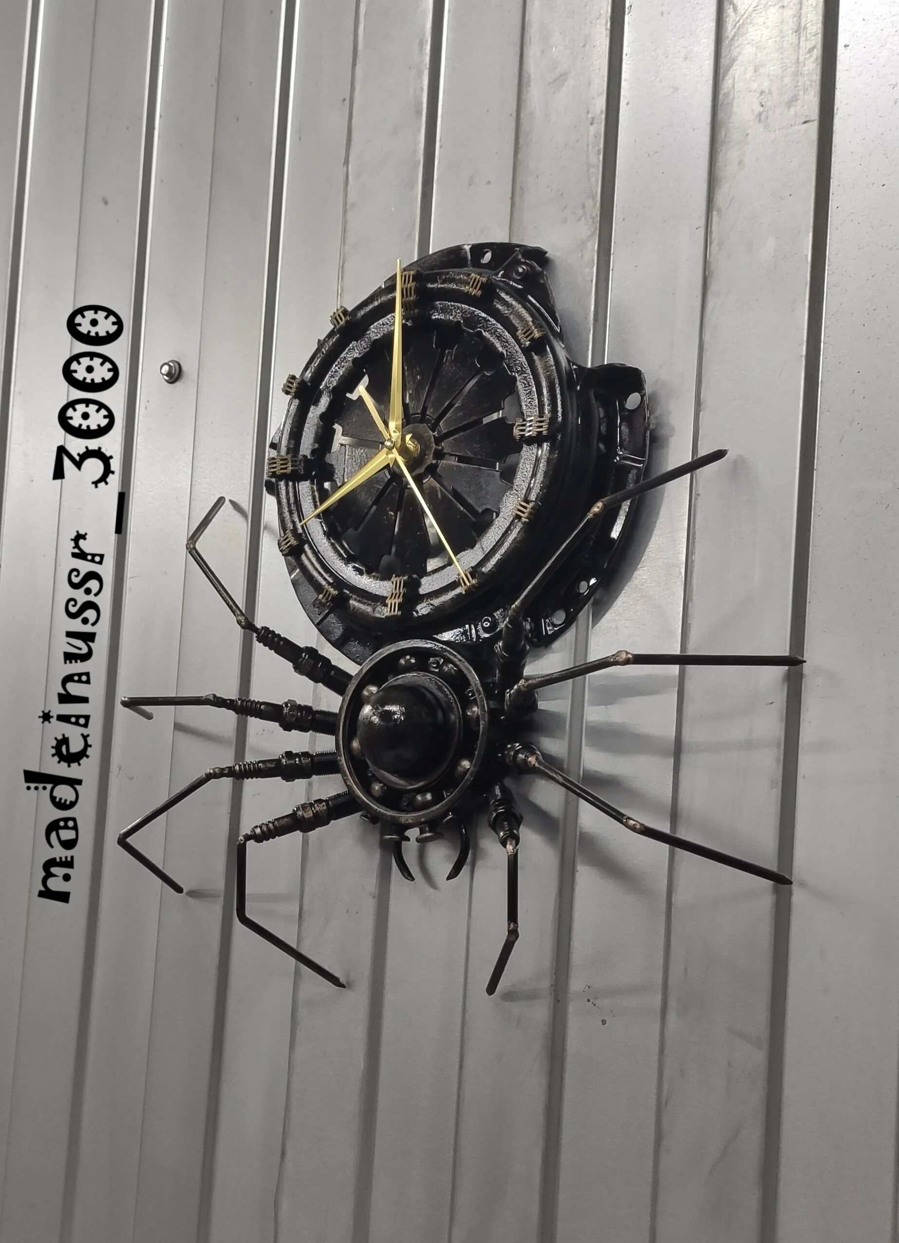 Clock spider