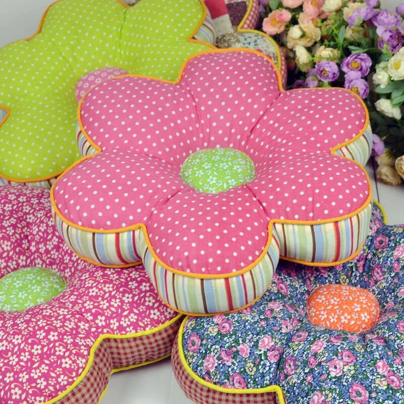 Подушка декоративная цветок. Подушки форма цветка. Подушка ромашка. Подушка в виде цветка. Необычные подушки.