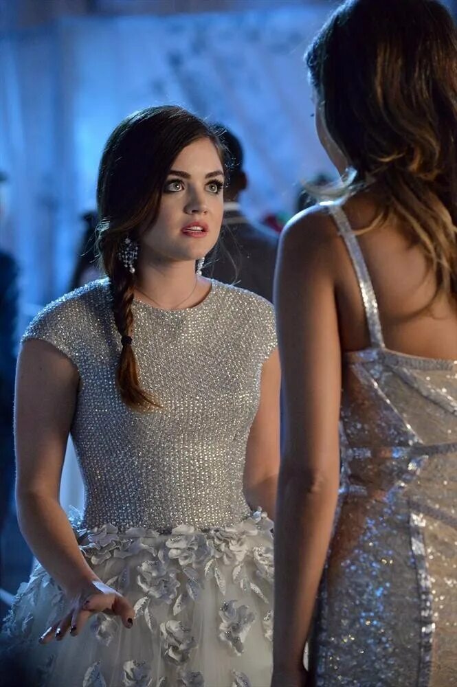 Милые обманщицы первородный грех. Камбербэтч шерлок и ватсон. Эшли бенсон милые обманщицы кадры. 2010 2017. 2010 2017.