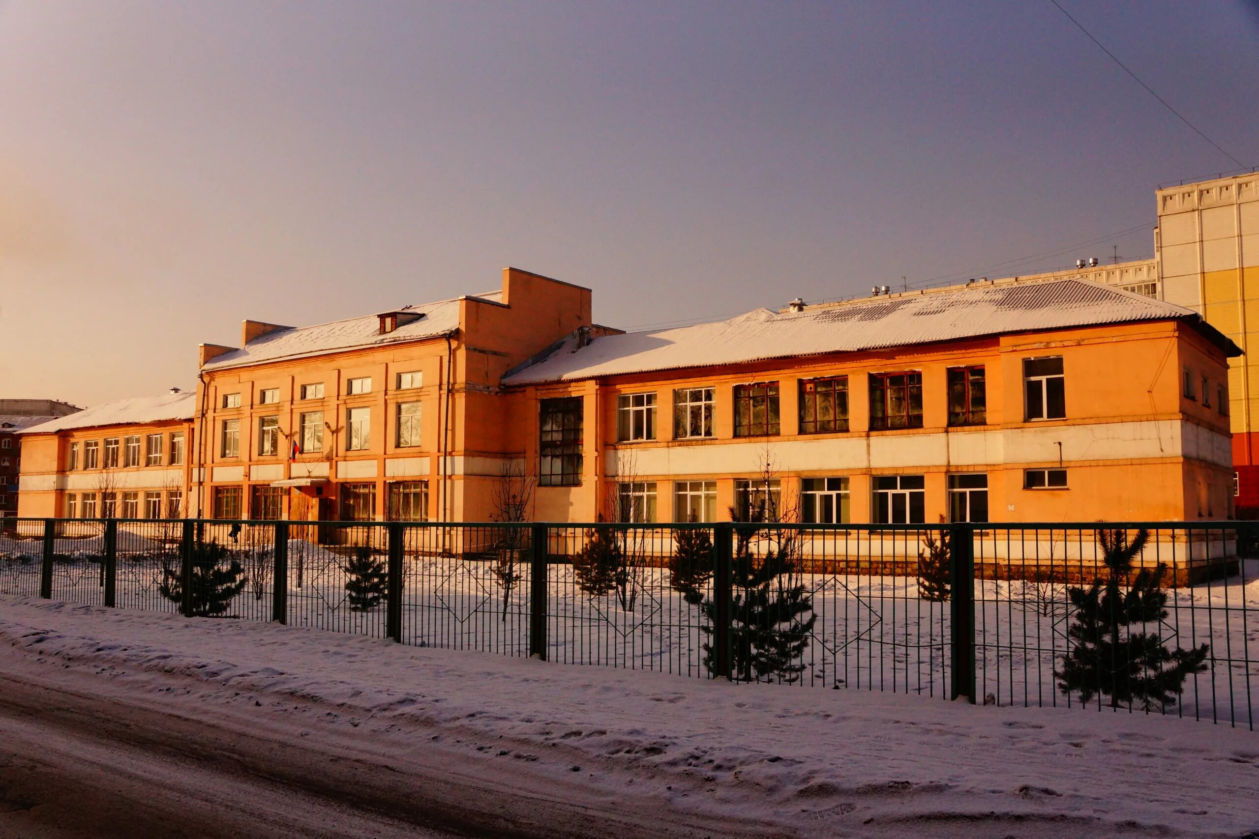 Школа 9 Новокузнецк. Школа 50 Новокузнецк. Городская школатновокузнецк. 55 школа новокузнецк